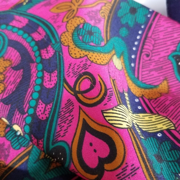 The Specialty House Scarf Made in Italy - Picture 9 of 9